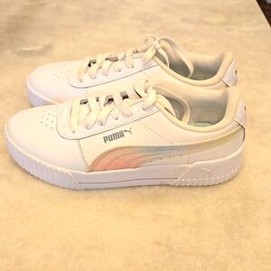 Women's Puma Tennis Shoes with Soft foam insoles size 7
